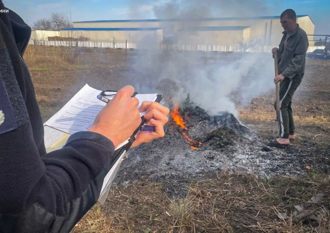 Киянам нагадали про штрафи за спалення листя та сміття