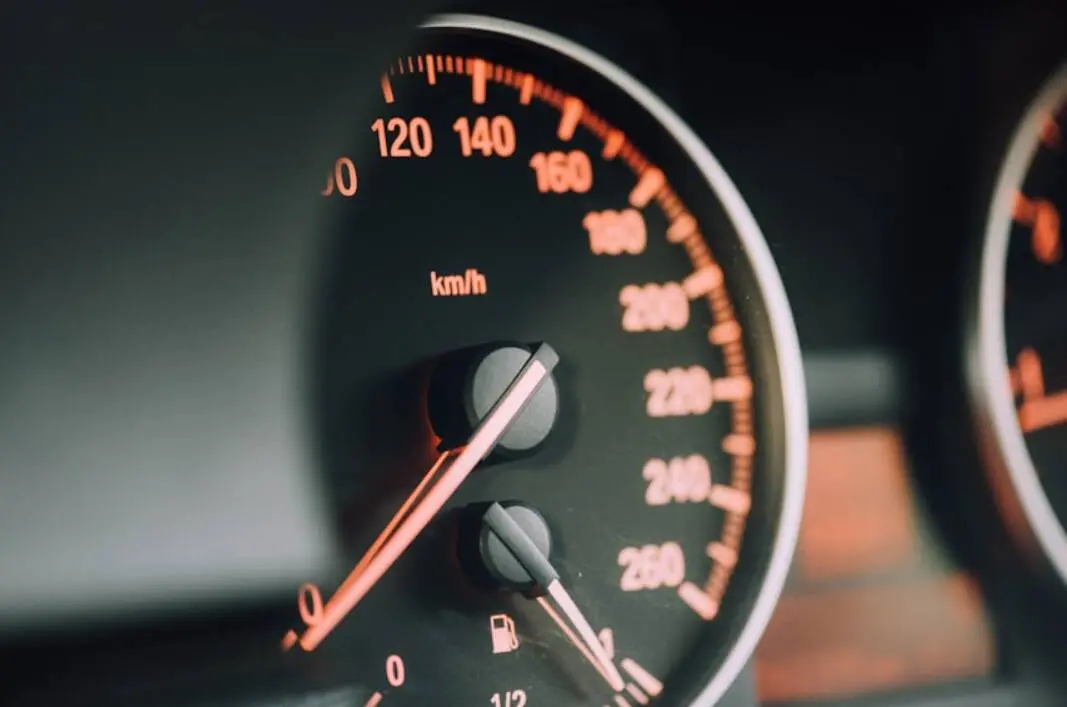 Закони про обмеження швидкості не завжди працюють: дизайн вулиць важливіший за правила