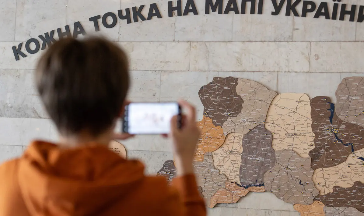 На станції метро «Золоті ворота» з’явилася інтерактивна мапа України