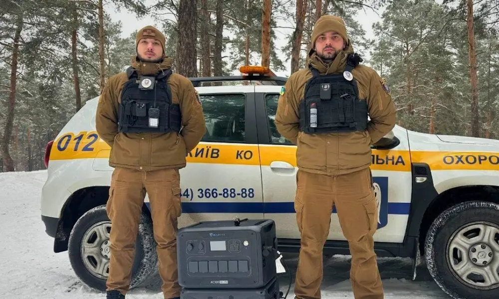 У Києві запустили автопатрулі з мобільними зарядними станціями для допомоги мешканцям
