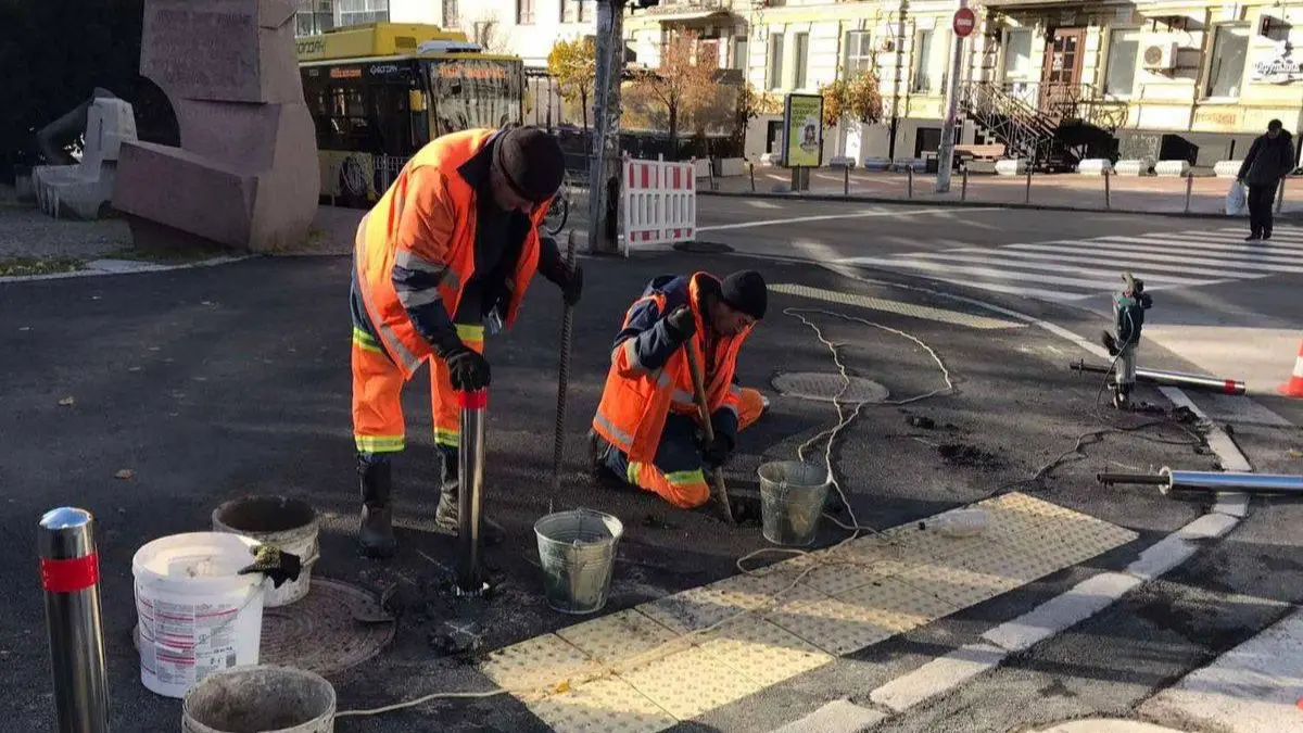 У центрі Києва облаштовують безбар’єрні пішохідні переходи