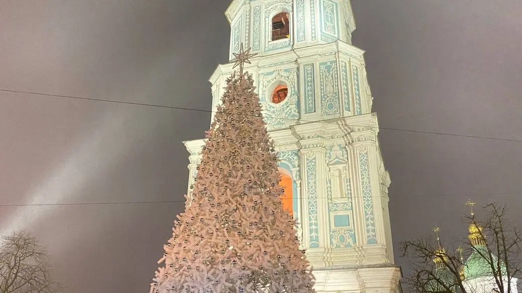 У КМДА розповіли, коли почнуть встановлювати головну новорічну ялинку країни