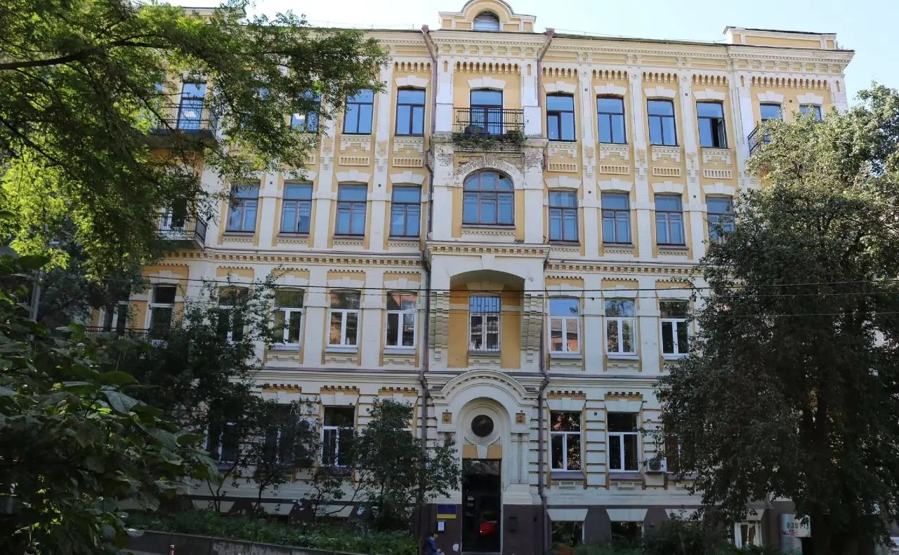 У Києві розпочали реставрацію історичної будівлі на вулиці Богдана Хмельницького