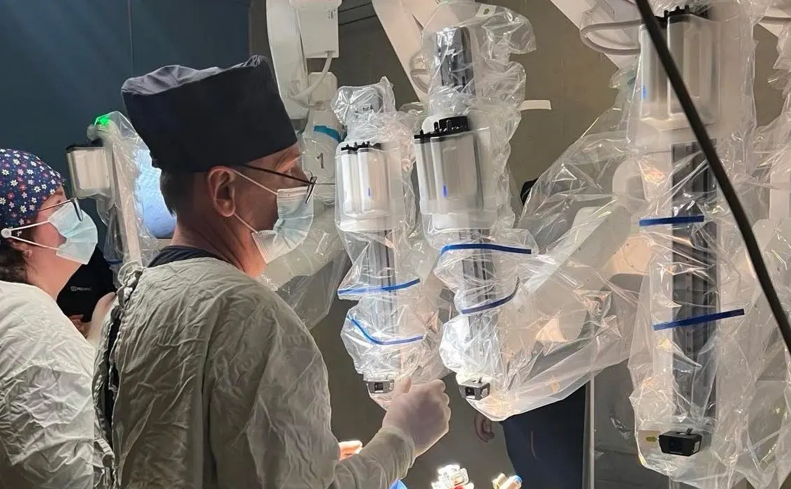 У Києві вперше провели роботизовані операції в державній лікарні