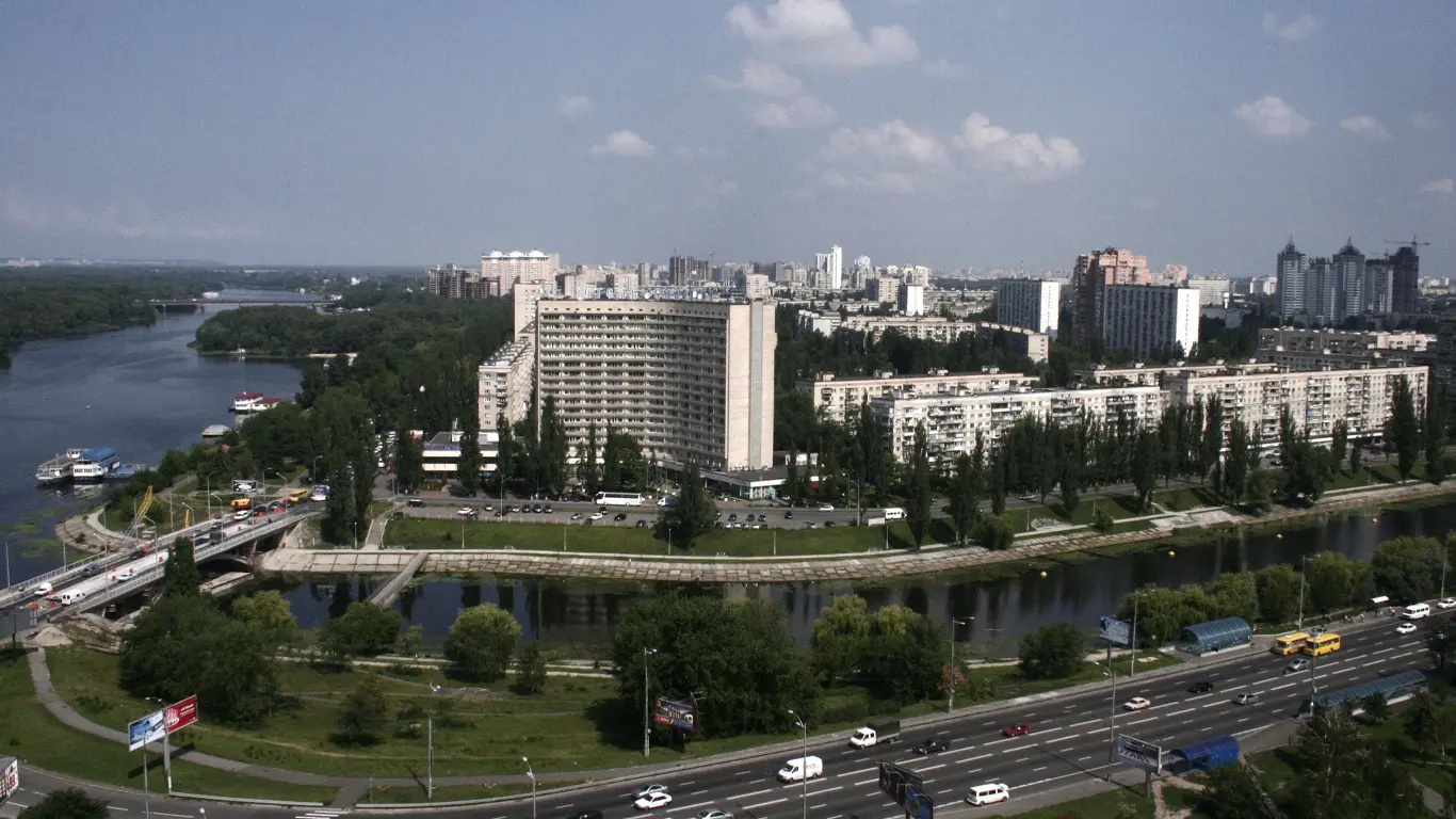 У Києві відновили теплопостачання на Русанівці та Березняках