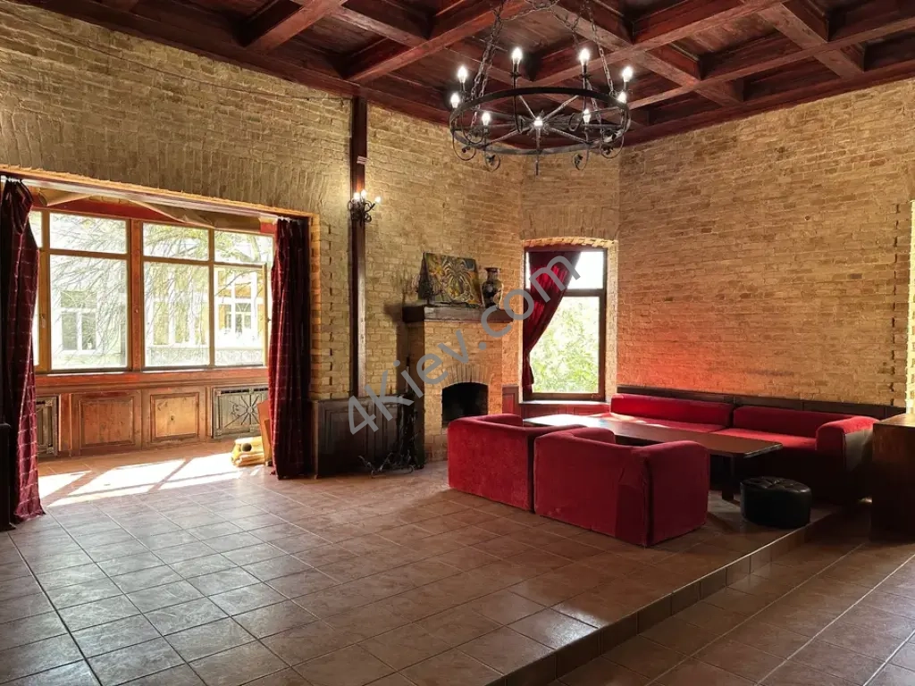 Унікальне приміщення 92 м2 в центрі Києва. Михайлівська площа.