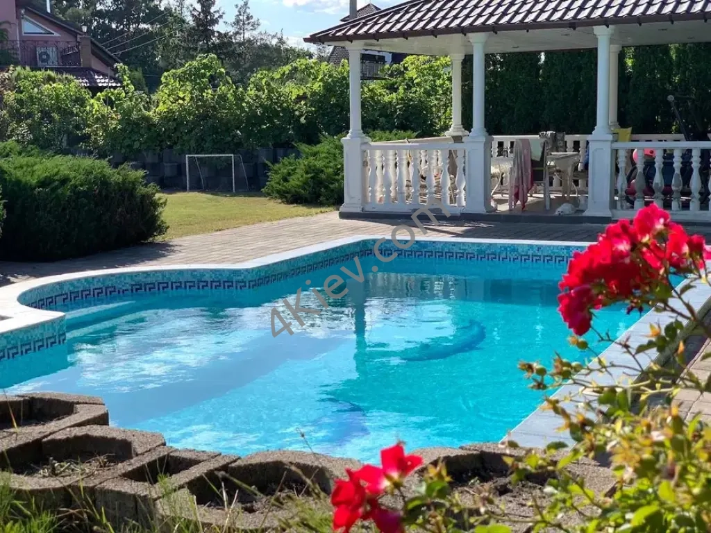 Чудовой будинок біля лісу! Лісники, масив Стежки