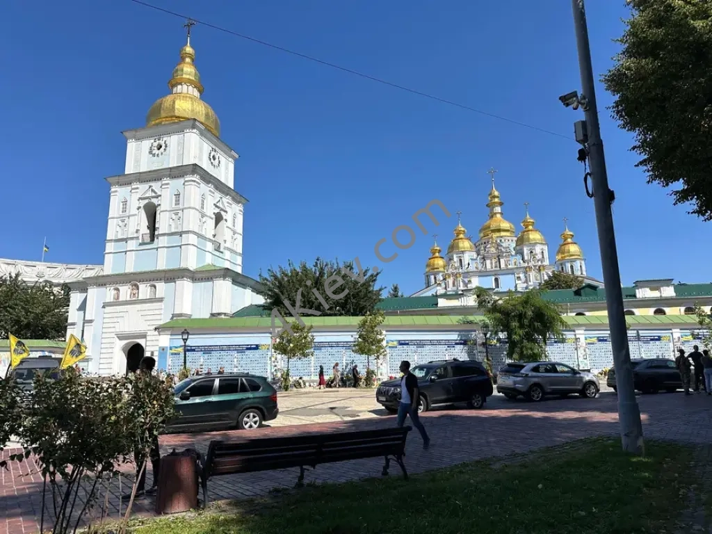 Унікальне приміщення 92 м2 в центрі Києва. Михайлівська площа.