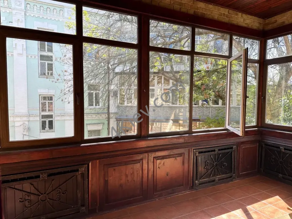 Унікальне приміщення 92 м2 в центрі Києва. Михайлівська площа.