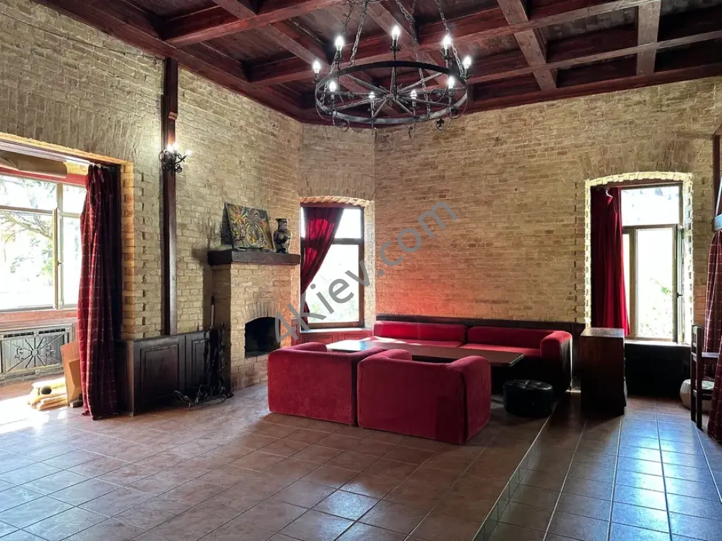 Унікальне приміщення 92 м2 в центрі Києва. Михайлівська площа.