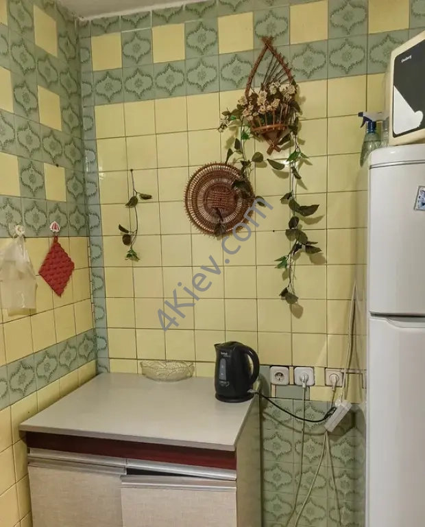 Гостинка 27м² з видом на Олімпійський на Батиєвій Горі