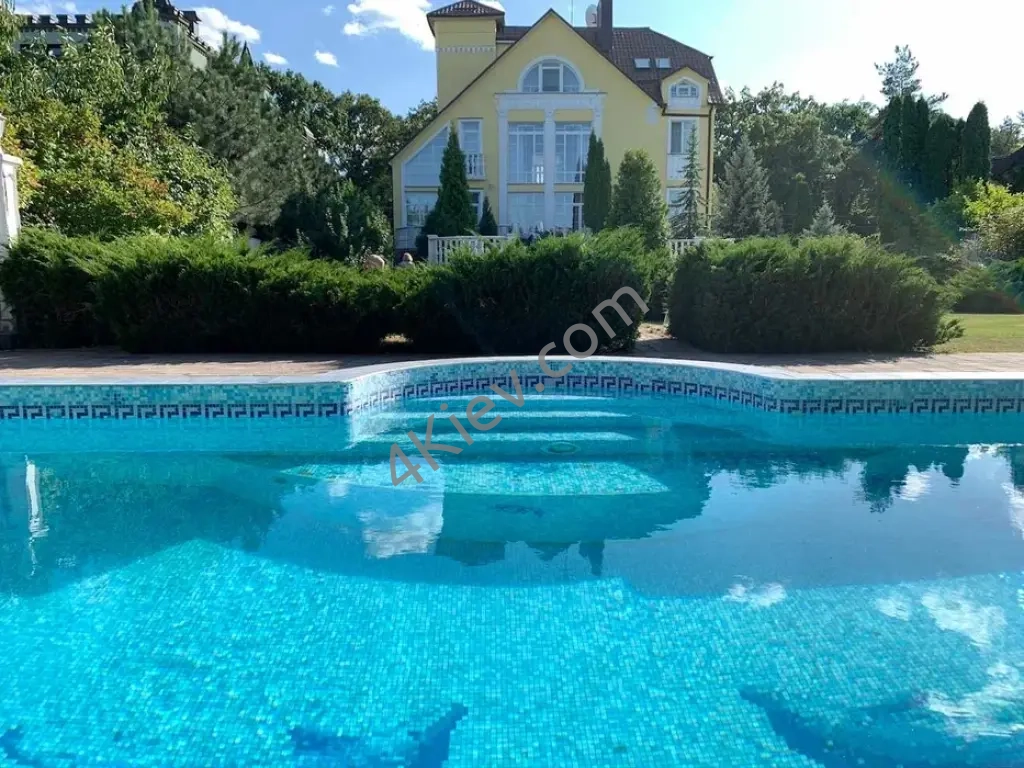 Чудовой будинок біля лісу! Лісники, масив Стежки