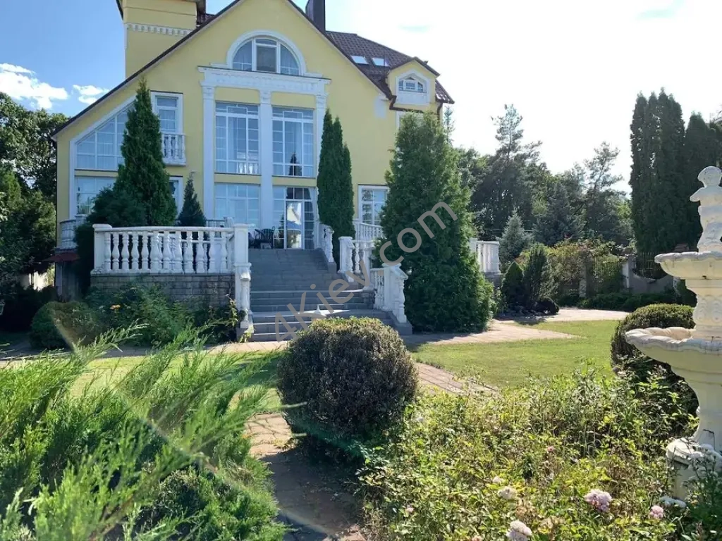 Чудовой будинок біля лісу! Лісники, масив Стежки