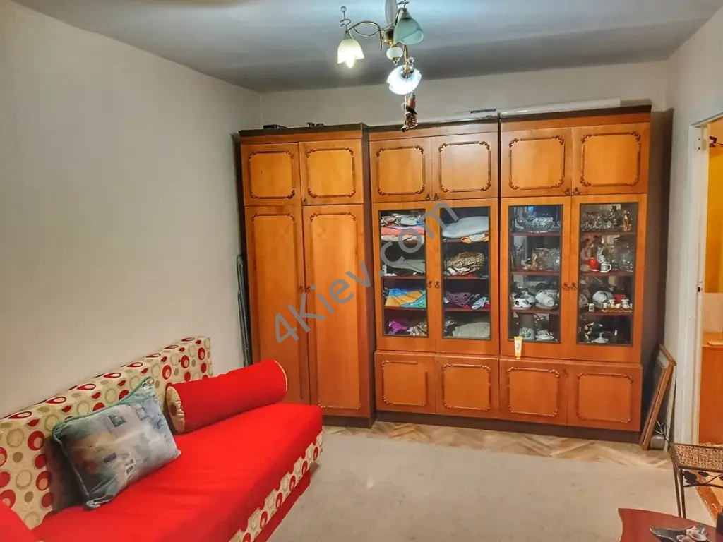 Гостинка 27м² з видом на Олімпійський на Батиєвій Горі