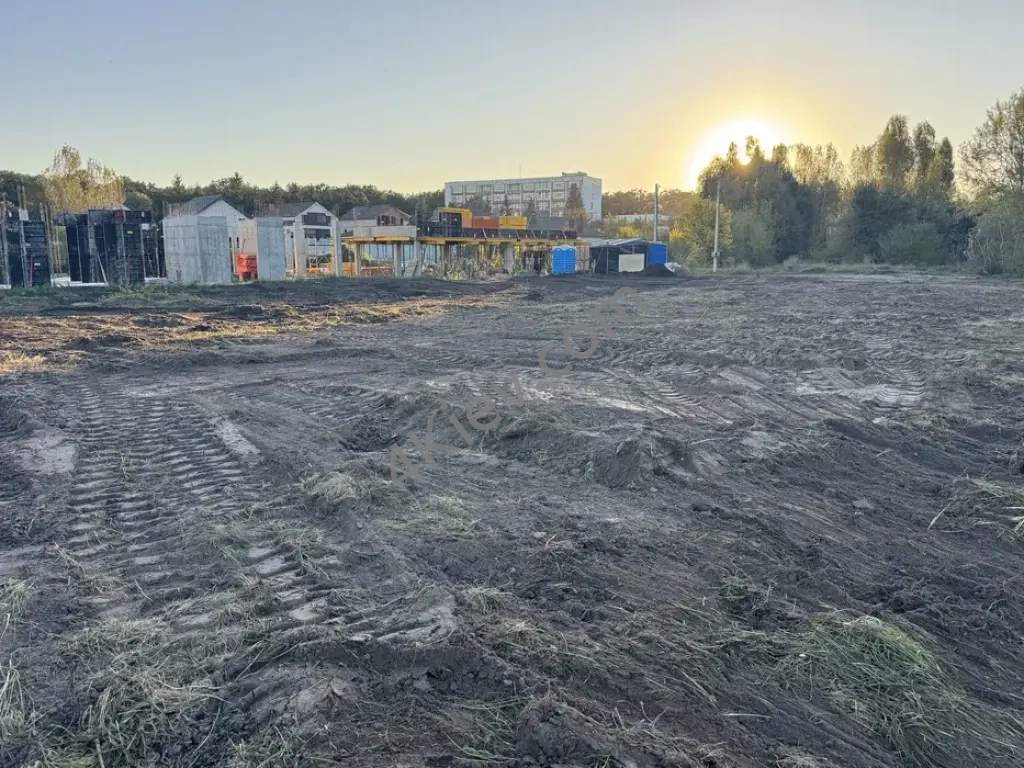 Перша лінія від річки «Рось» 17соток. Напроти парку «Олександрія»