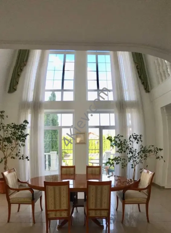 Чудовой будинок біля лісу! Лісники, масив Стежки