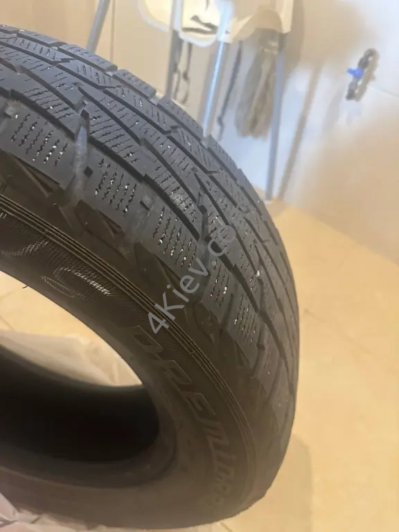 Продам зимову резину 225/65/17