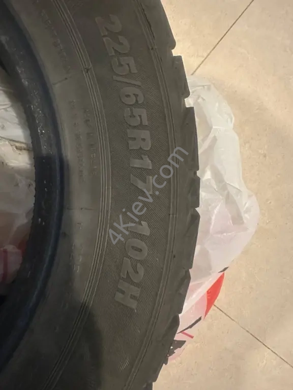 Продам зимову резину 225/65/17