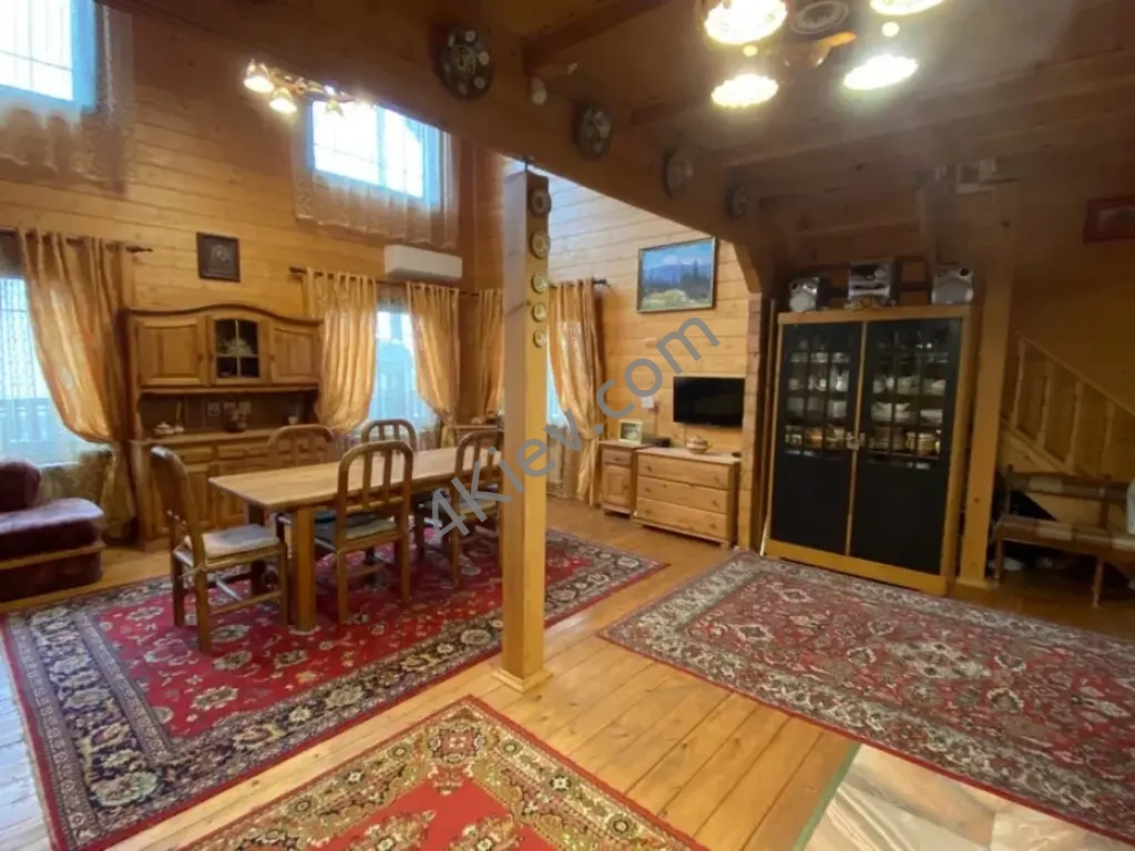 Оренда дерев'яного утепленого будинку на березі річки