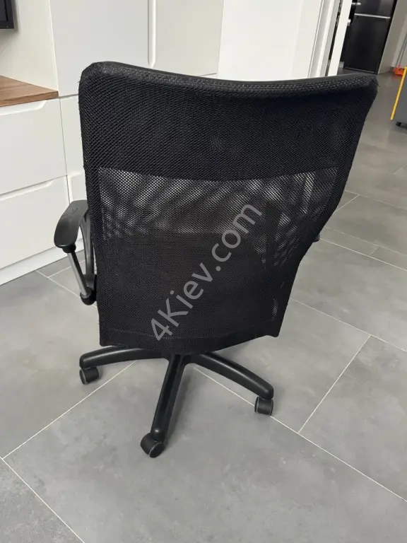 Продам компютерне крісло