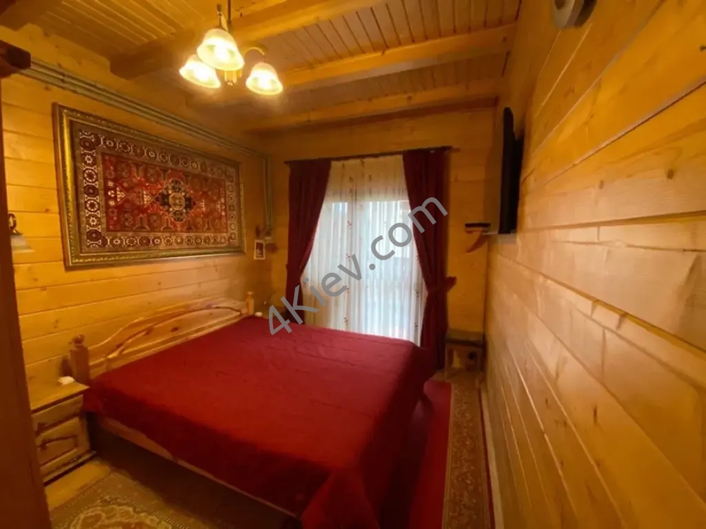 Оренда дерев'яного утепленого будинку на березі річки