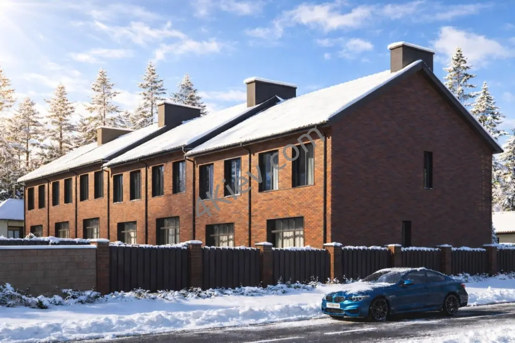 Таунхауси з великими ділянками в Ірпені