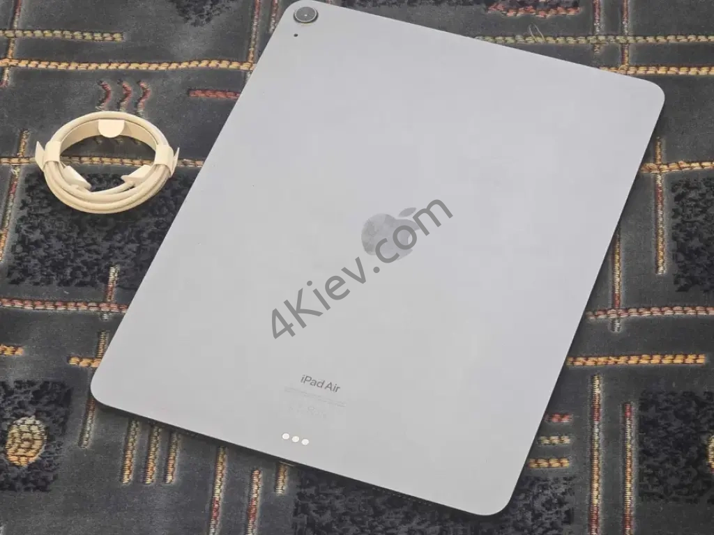 iPad Air 13” 2024 (A2898) M2 256Gb Wi-Fi , є чохол , дріт , без жодних блокувань