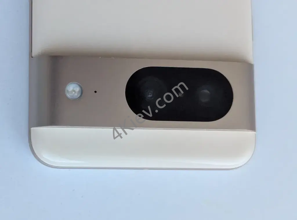 Google pixel 8 рожевого кольору