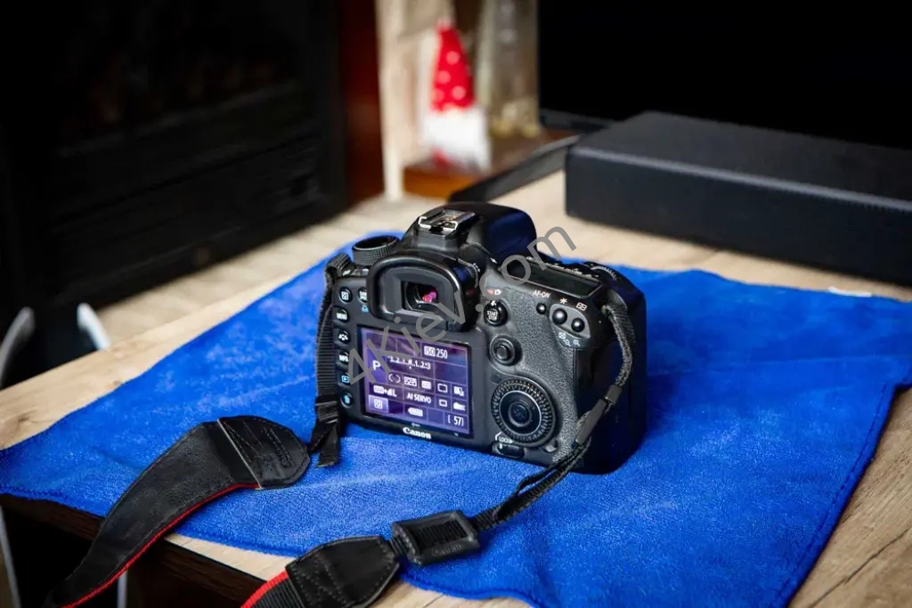 Canon 7D + Canon EF 50 1.8 + сумка + карта памяти