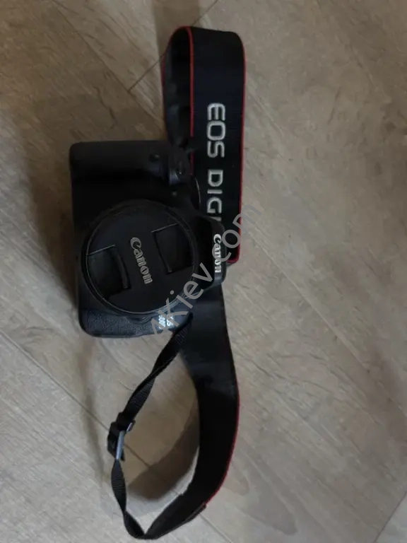 Дзеркальний фотоаппарат Canon EOS 600D