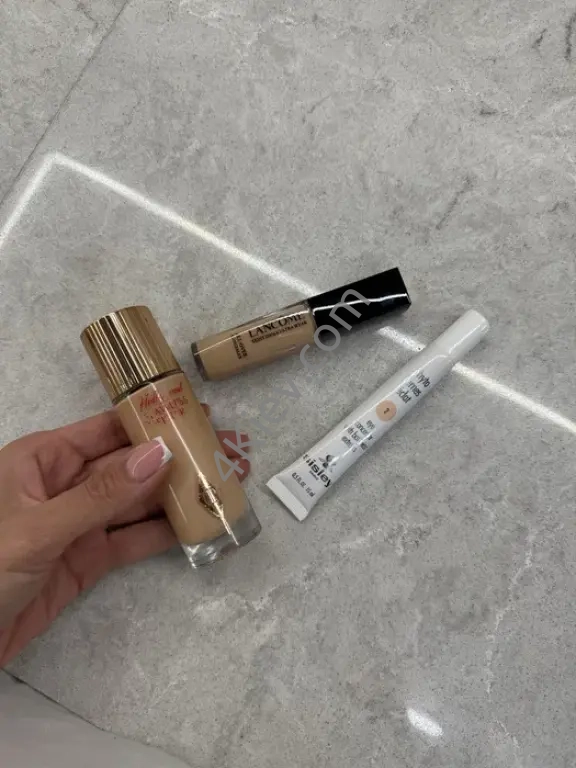 Charlotte Tilbury Hollywood Flawless Filter Lancôme all over concealer Sisley eye concealer