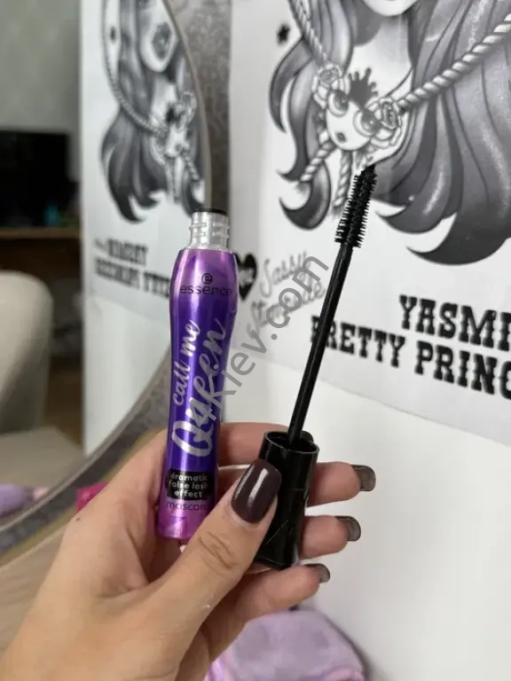 Косметика з адвент календаря Essence
