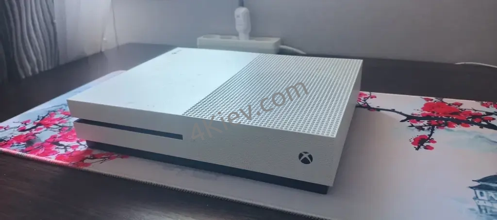 Xbox one s колір білий+джойстик
