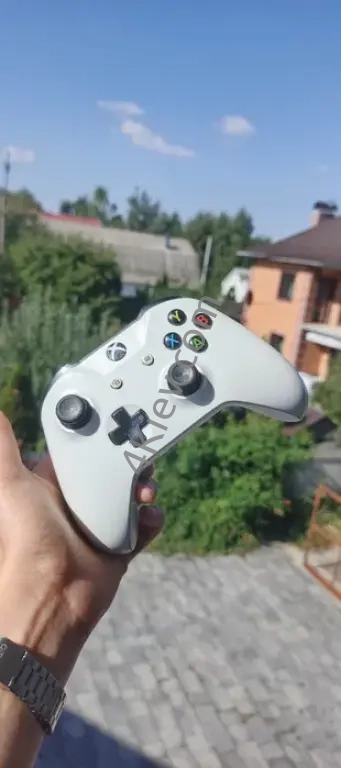 Xbox one s колір білий+джойстик