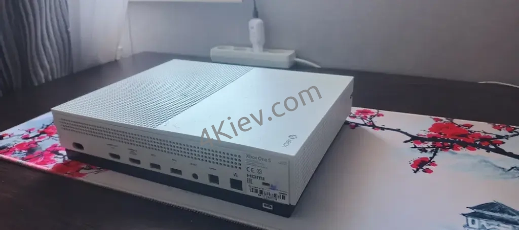 Xbox one s колір білий+джойстик