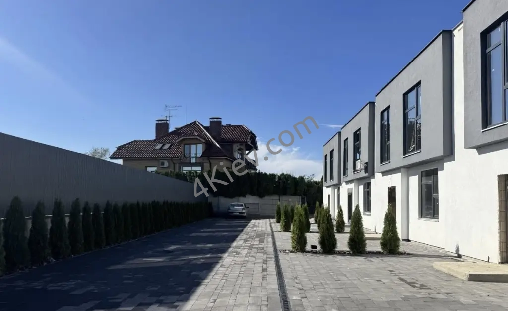 Таунхаус мрії біля озера у с. Гатне