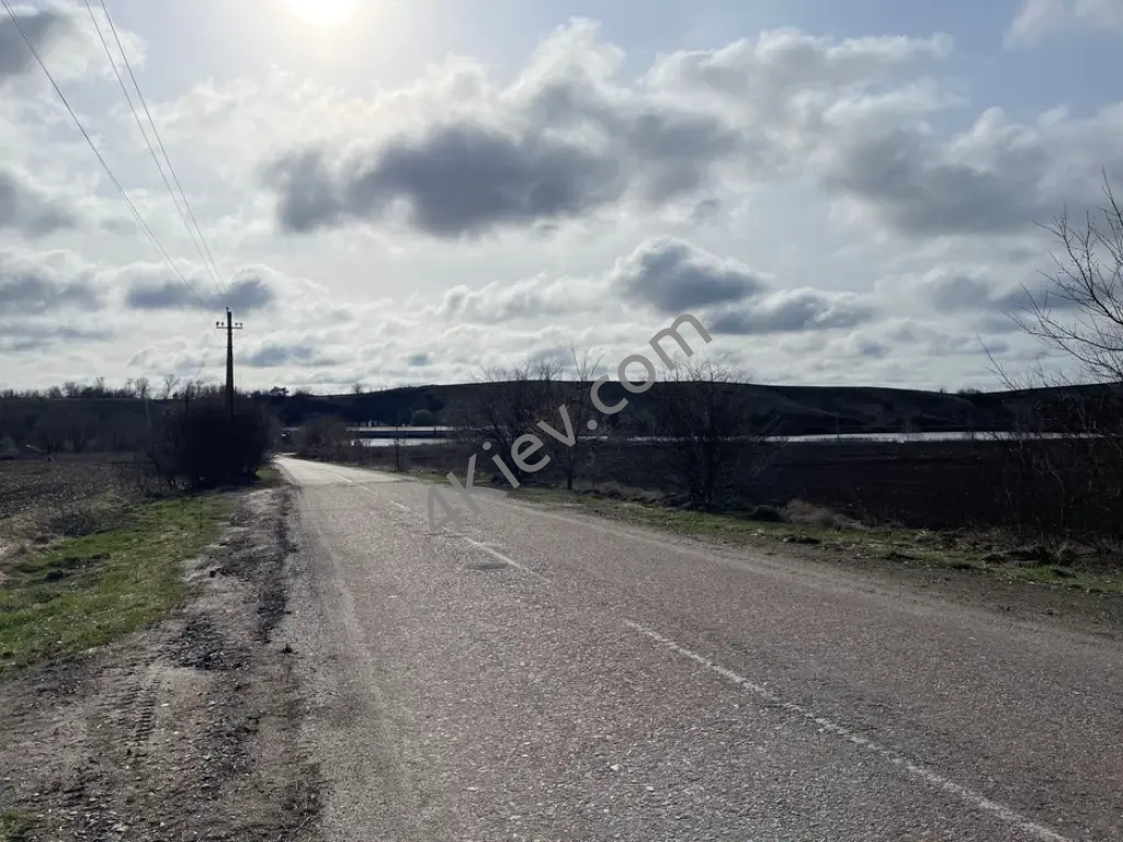 Без комісії!!Продається ділянка 5сот під забудову біля Озера DachaLove