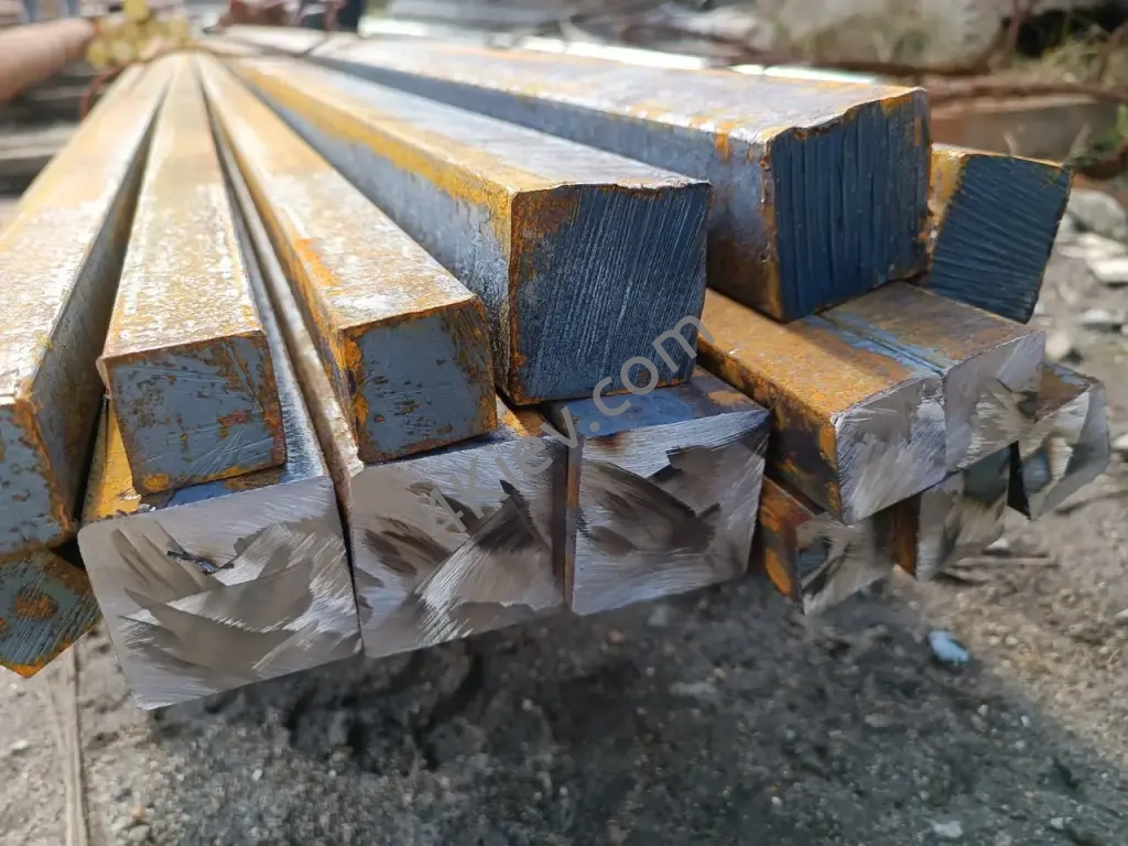 Квадрат сталевий