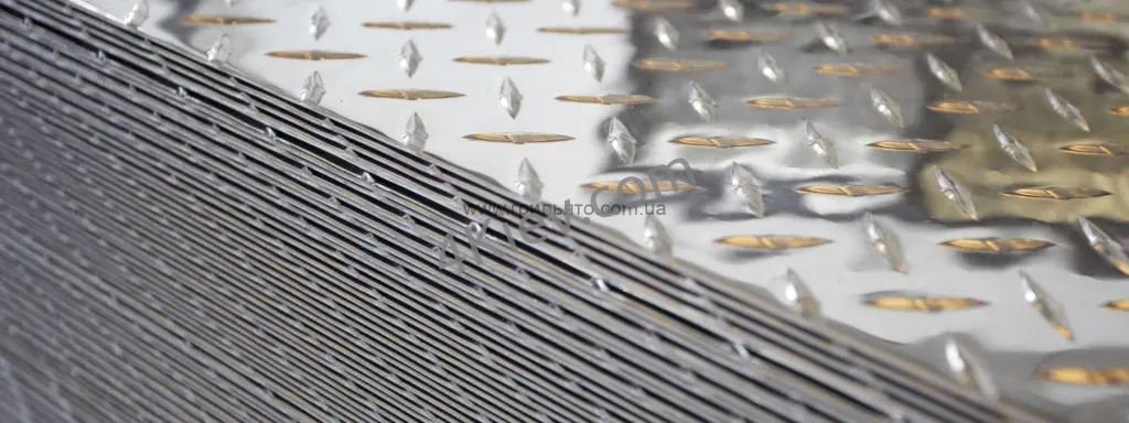 Лист рифлений