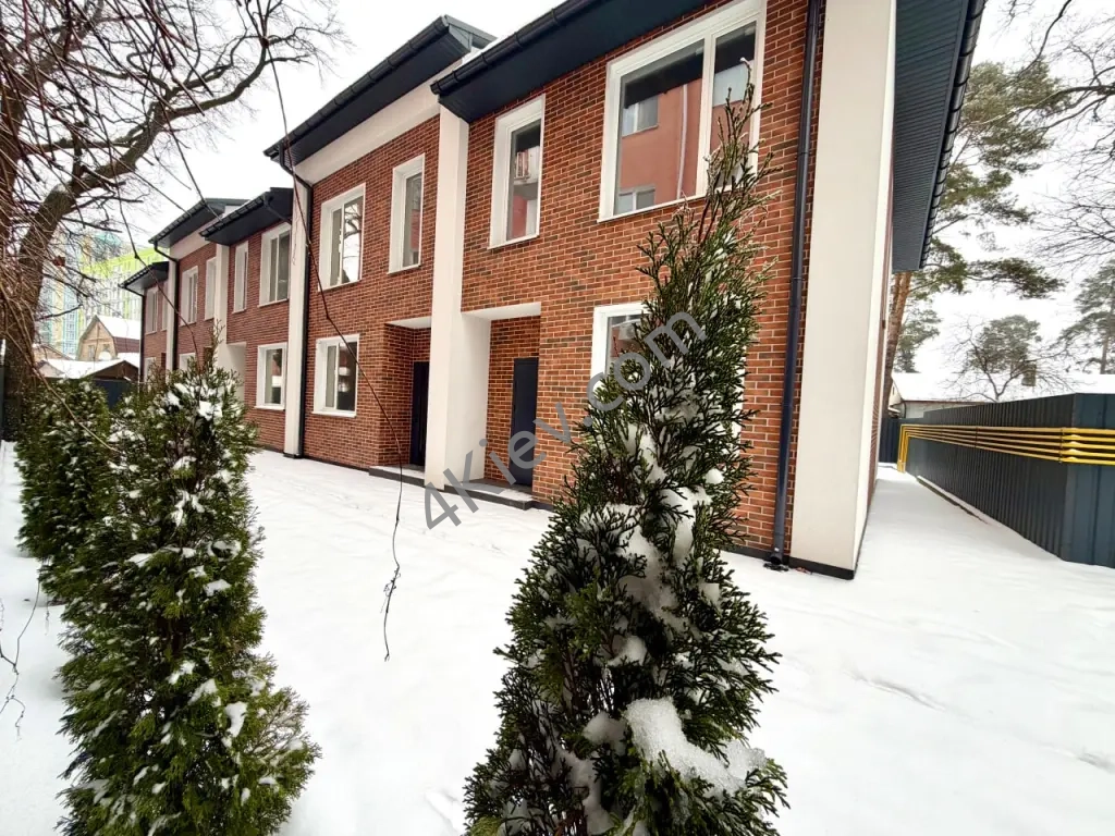 Таунхаус з новим ремонтом в центрі Ірпеня.