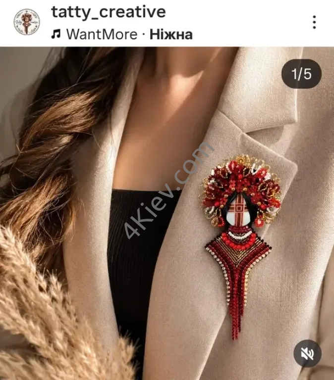Ручна робота hаndmade патріотичний подарунок брошка мотанка берегиня червона біла золота