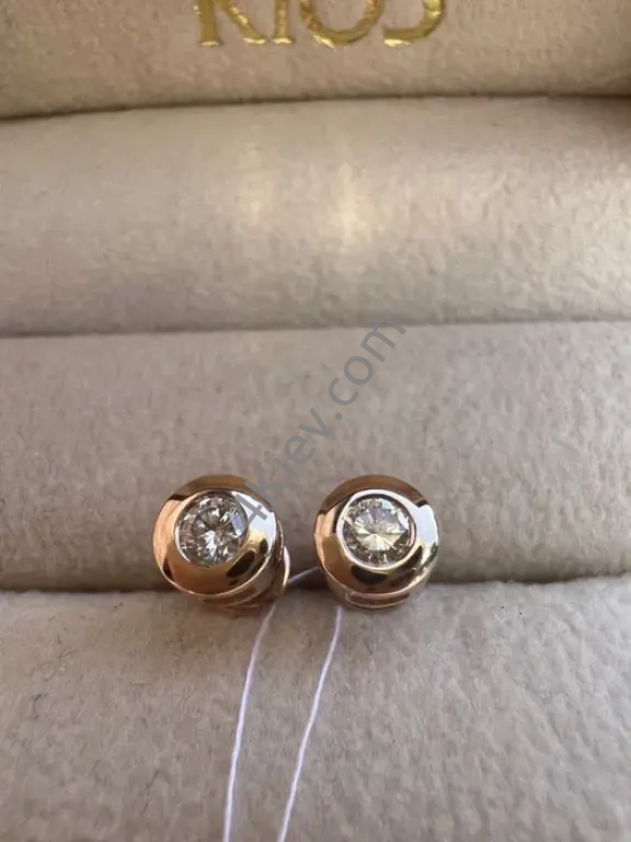 Гвоздики с бриллиантами