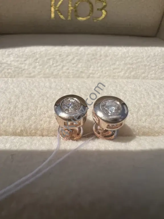 Гвоздики с бриллиантами