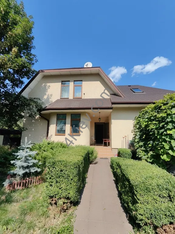 Продам сучасний якісний 2-поверховий будинок