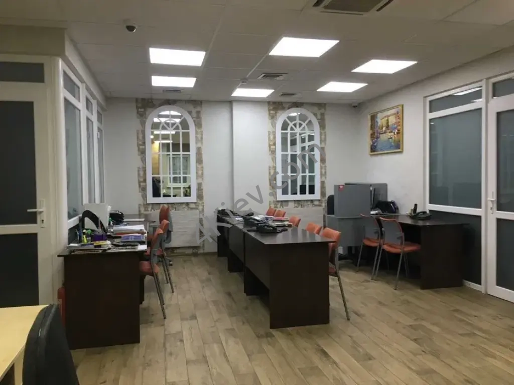 Оренда офісу 122 м² у Києві, біля метро "Золоті Ворота"