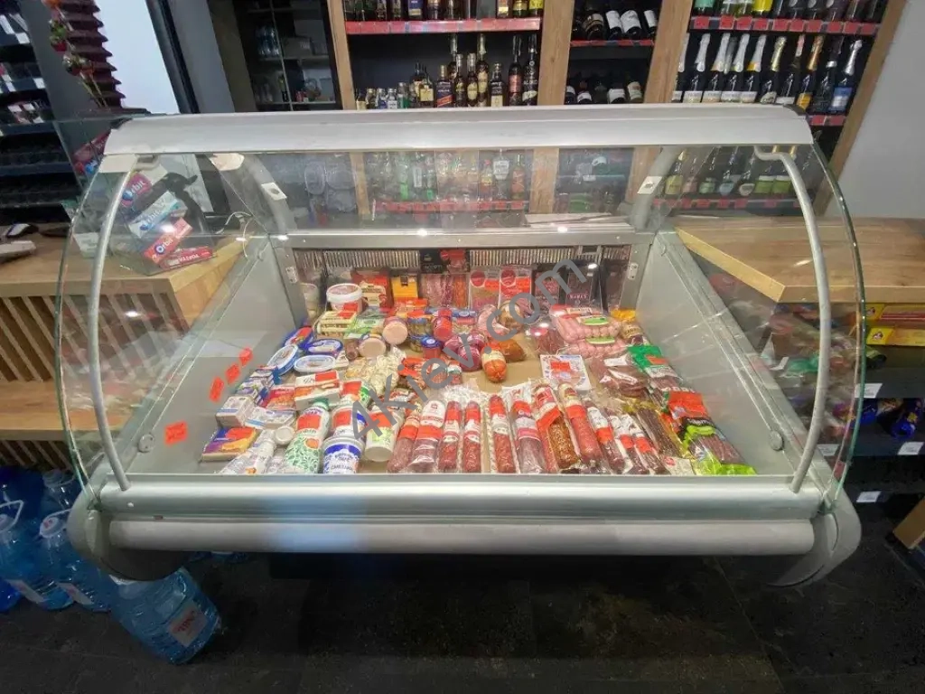 Продам холодильник вітрину 1,4м
