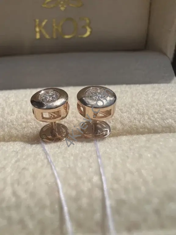 Гвоздики с бриллиантами