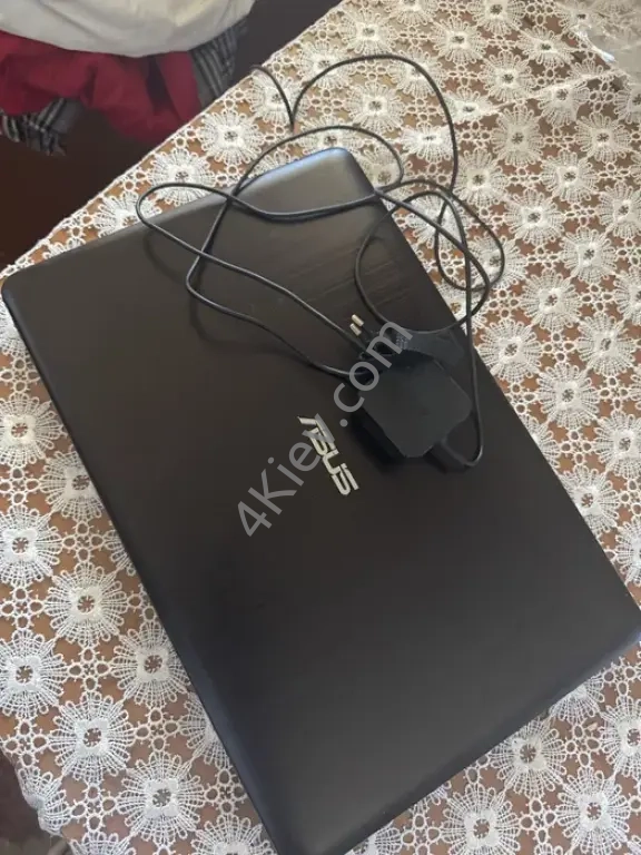 Ноутбук ASUS , ідеальний стан