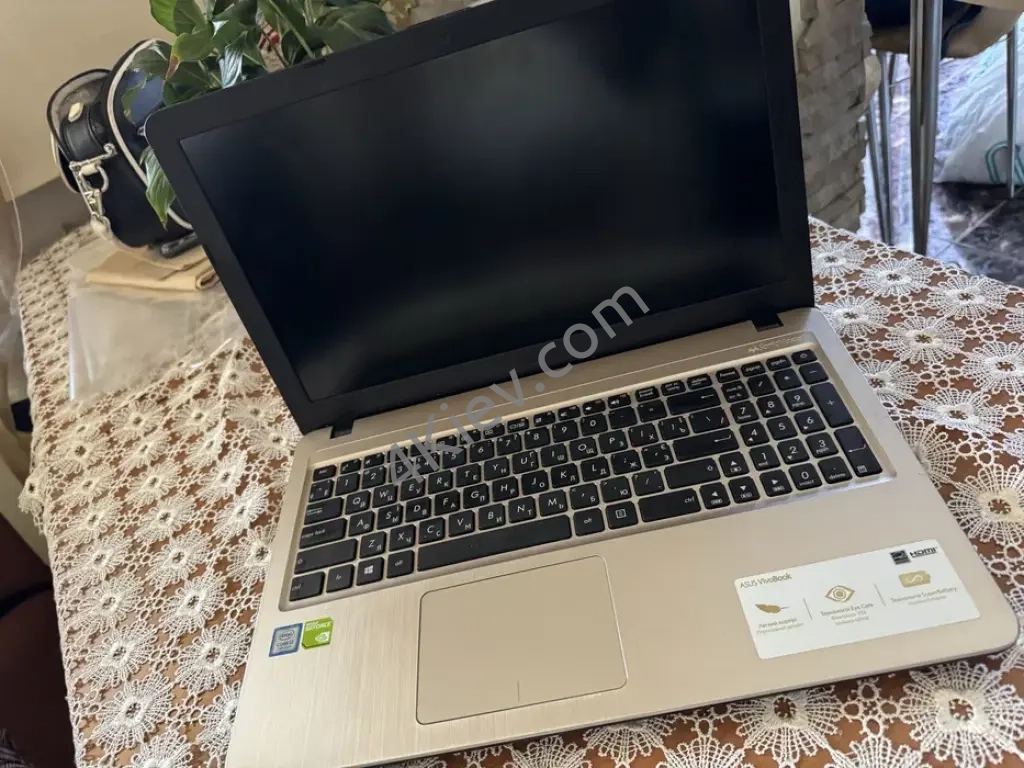 Ноутбук ASUS , ідеальний стан
