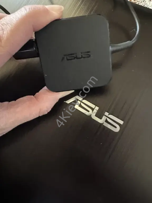 Ноутбук ASUS , ідеальний стан